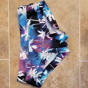 Cleo the Hurricane hot pants size small